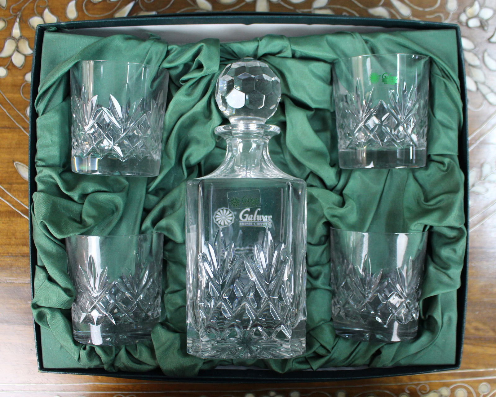 Galway Crystal Decanter & Tumblers Presentation Boxed: Title: Galway Crystal Decanter & Tumblers Presentation Boxed Description: Galway Crystal Decanter & Tumblers Presentation Boxed Condition: Use