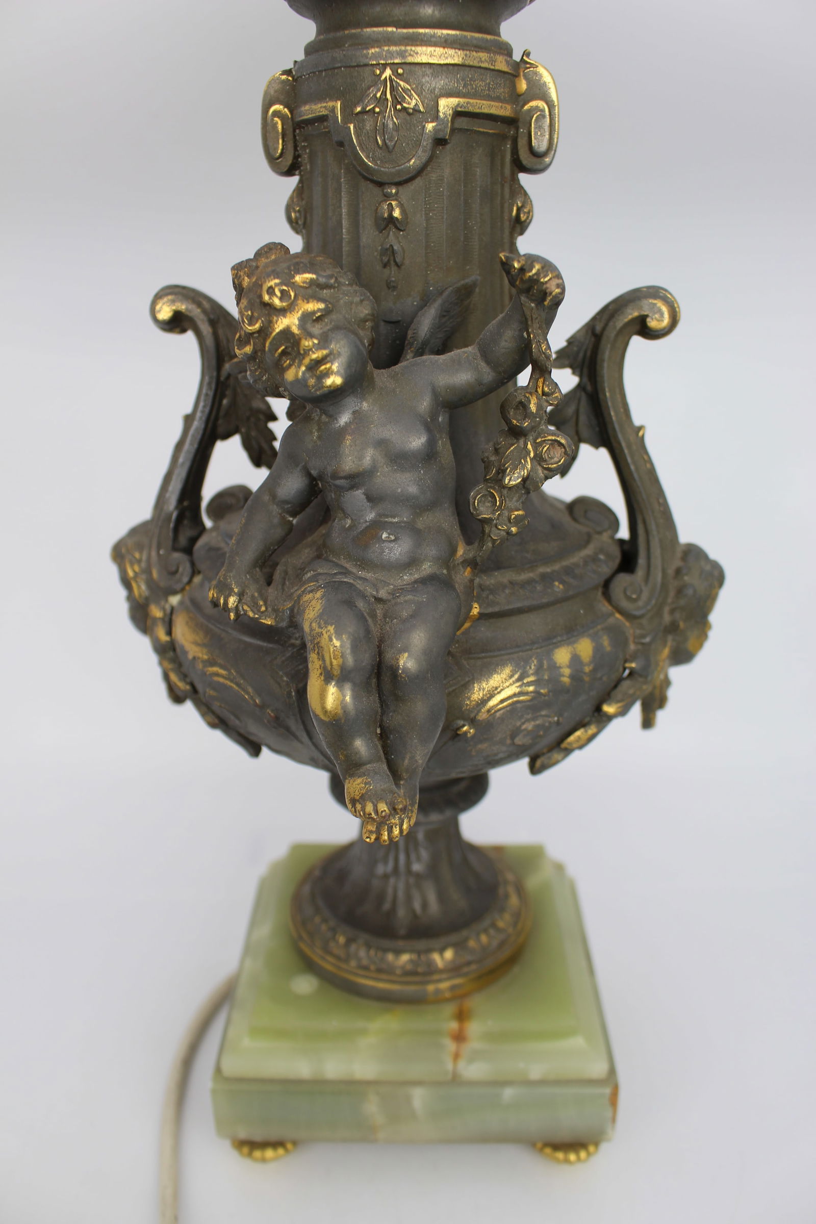 Vintage Gilt Brass Cherub Onyx Table Lamp - 3