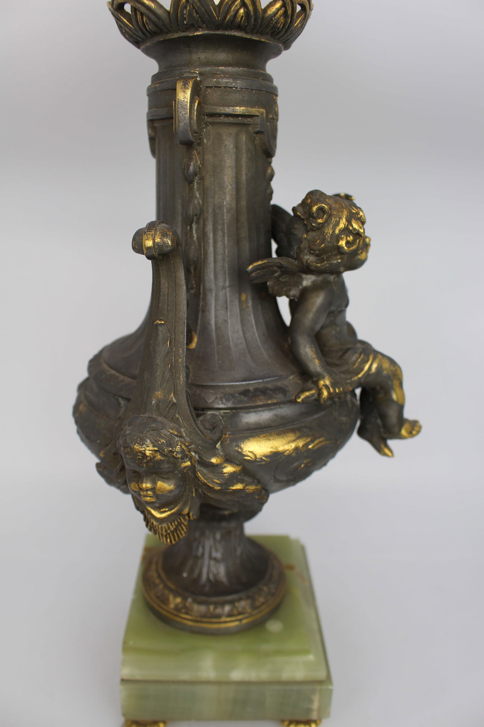 Vintage Gilt Brass Cherub Onyx Table Lamp - 4