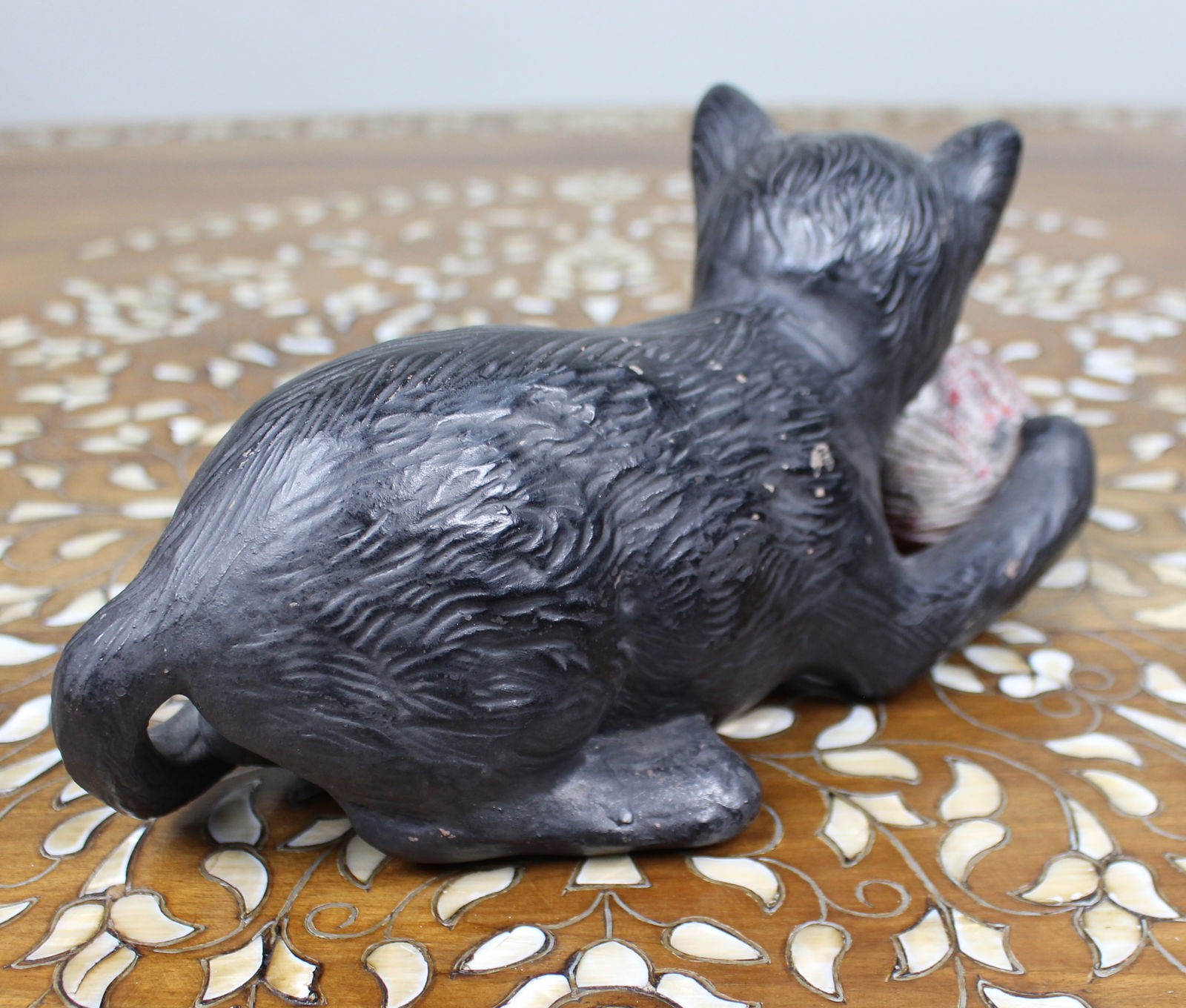 Antique Bretby Pottery Cat with Ball of Wool (Model 1518) - 5