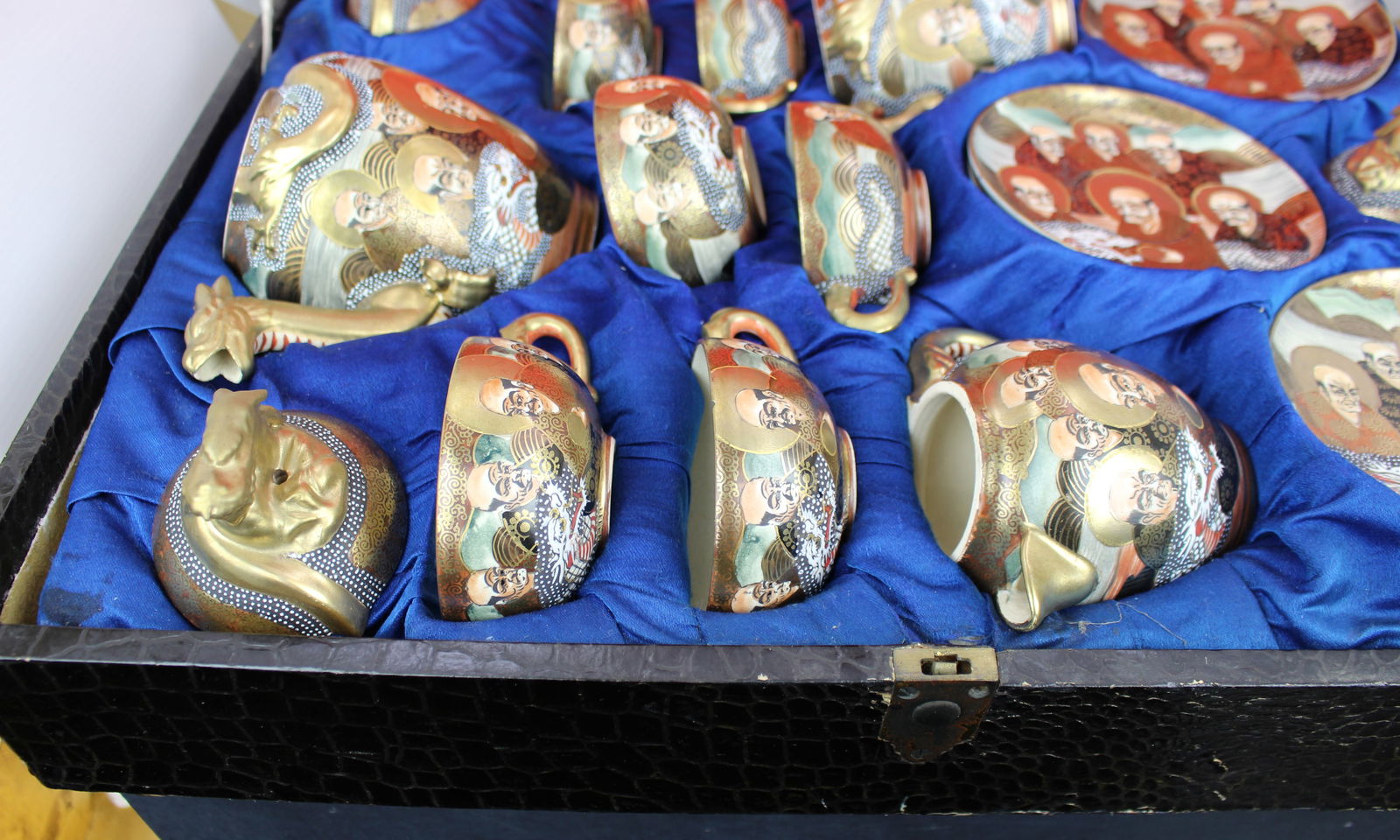 Japanese Moriage Dragonware Tea Set with Arhats – c.1950, Original Case - 11