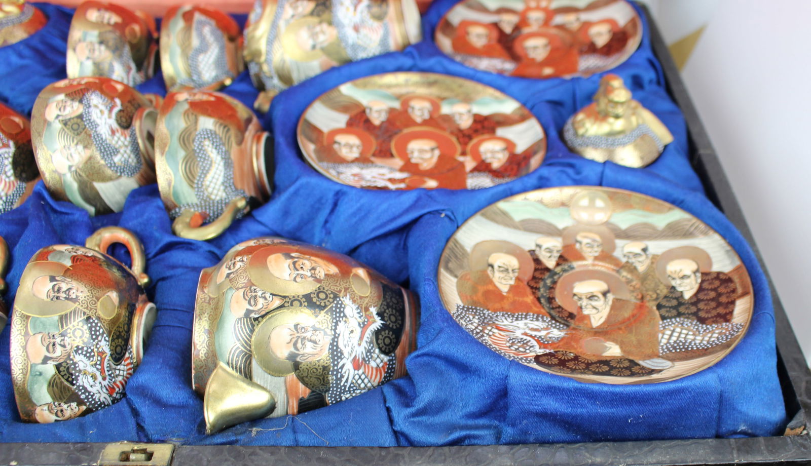 Japanese Moriage Dragonware Tea Set with Arhats – c.1950, Original Case - 12