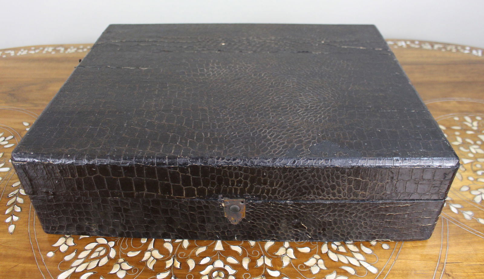 Japanese Moriage Dragonware Tea Set with Arhats – c.1950, Original Case - 4