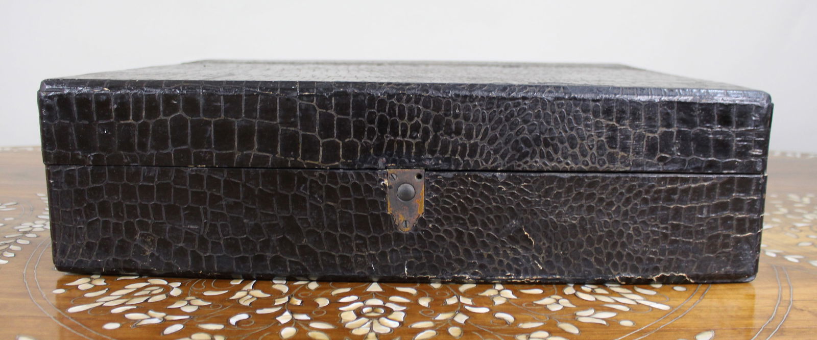 Japanese Moriage Dragonware Tea Set with Arhats – c.1950, Original Case - 5