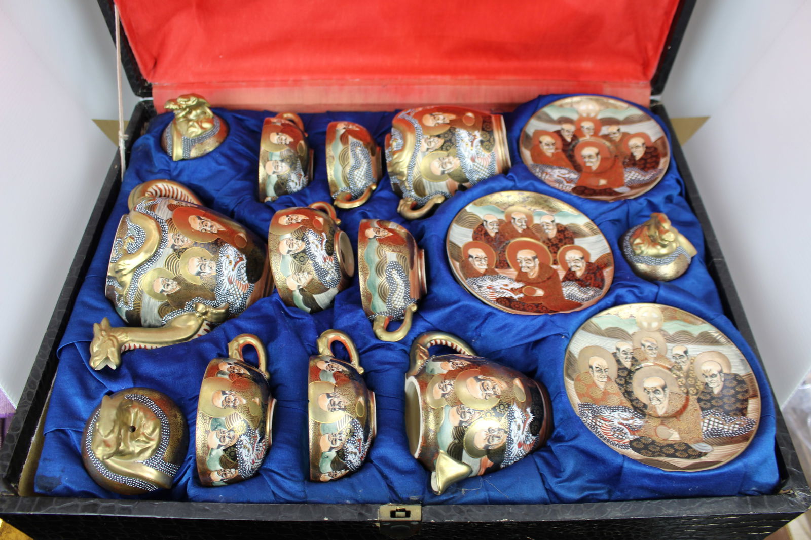Japanese Moriage Dragonware Tea Set with Arhats – c.1950, Original Case - 8