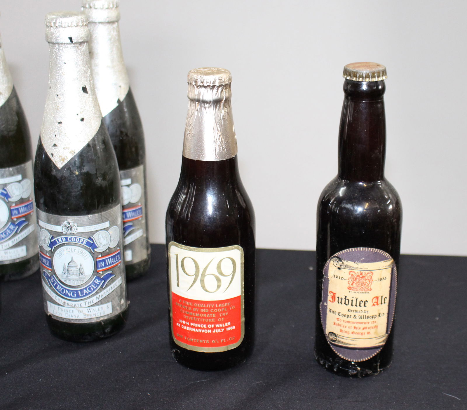 16 Bottles of Commemorative Lager 1981 Ind Coope Diana - 2