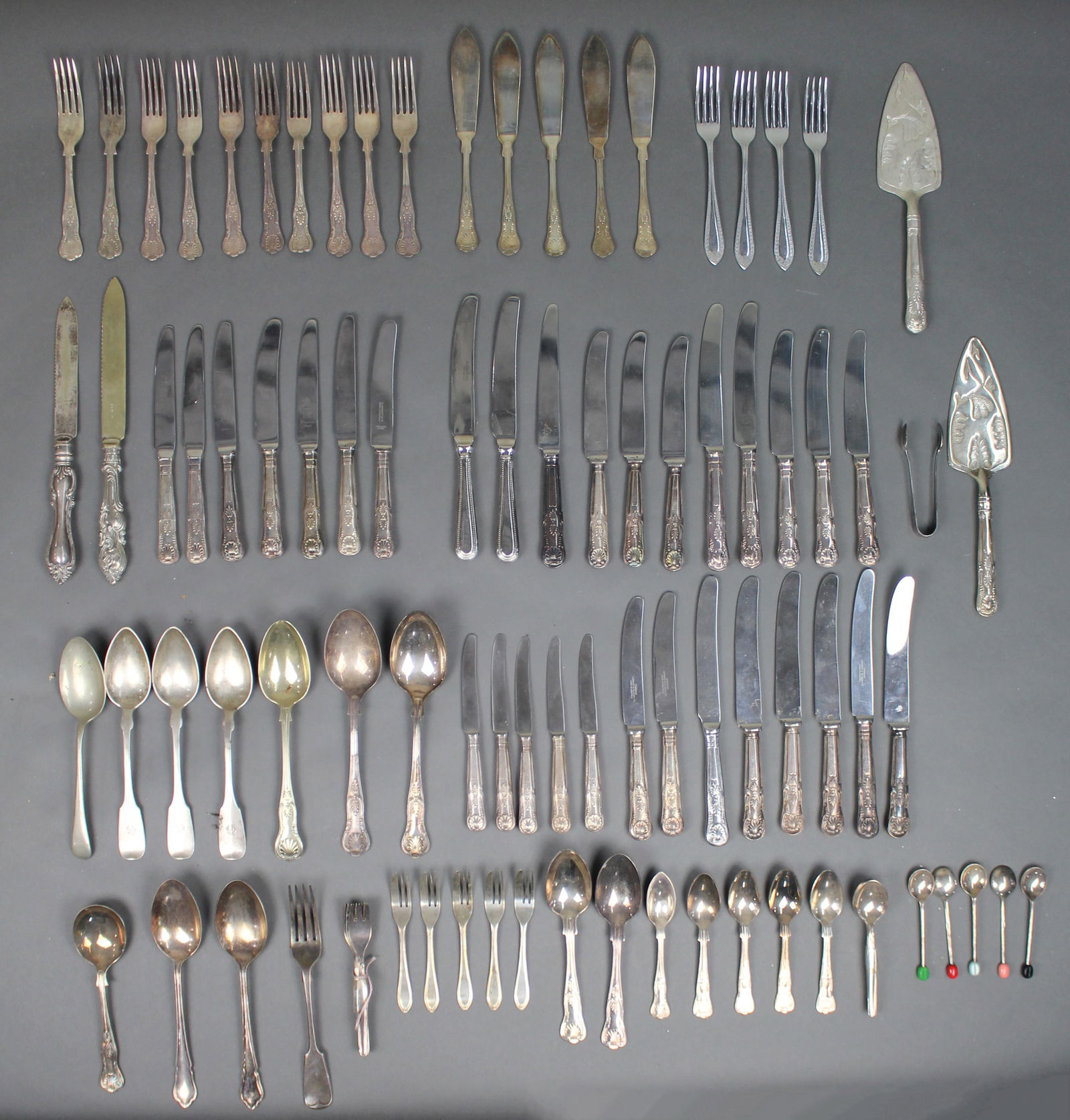 Large Mixed Lot of Vintage Silver-Plated Cutlery – King’s Pattern – 95 Pieces: Title: Large Mixed Lot of Vintage Silver-Plated Cutlery – King’s Pattern – 95 Pieces Description: Large Mixed Lot of Vintage Silver-Plated Cutlery – King’s Pa