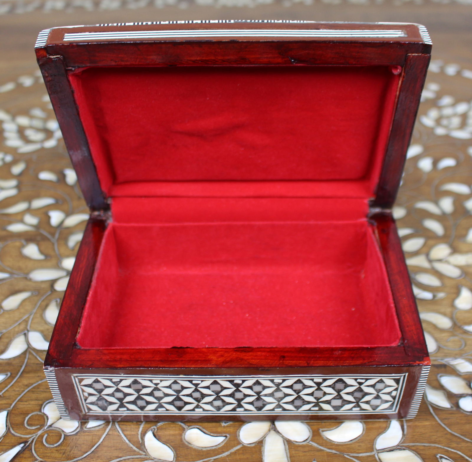 Decorative Inlaid Mother-of-Pearl and Bone Box - 7