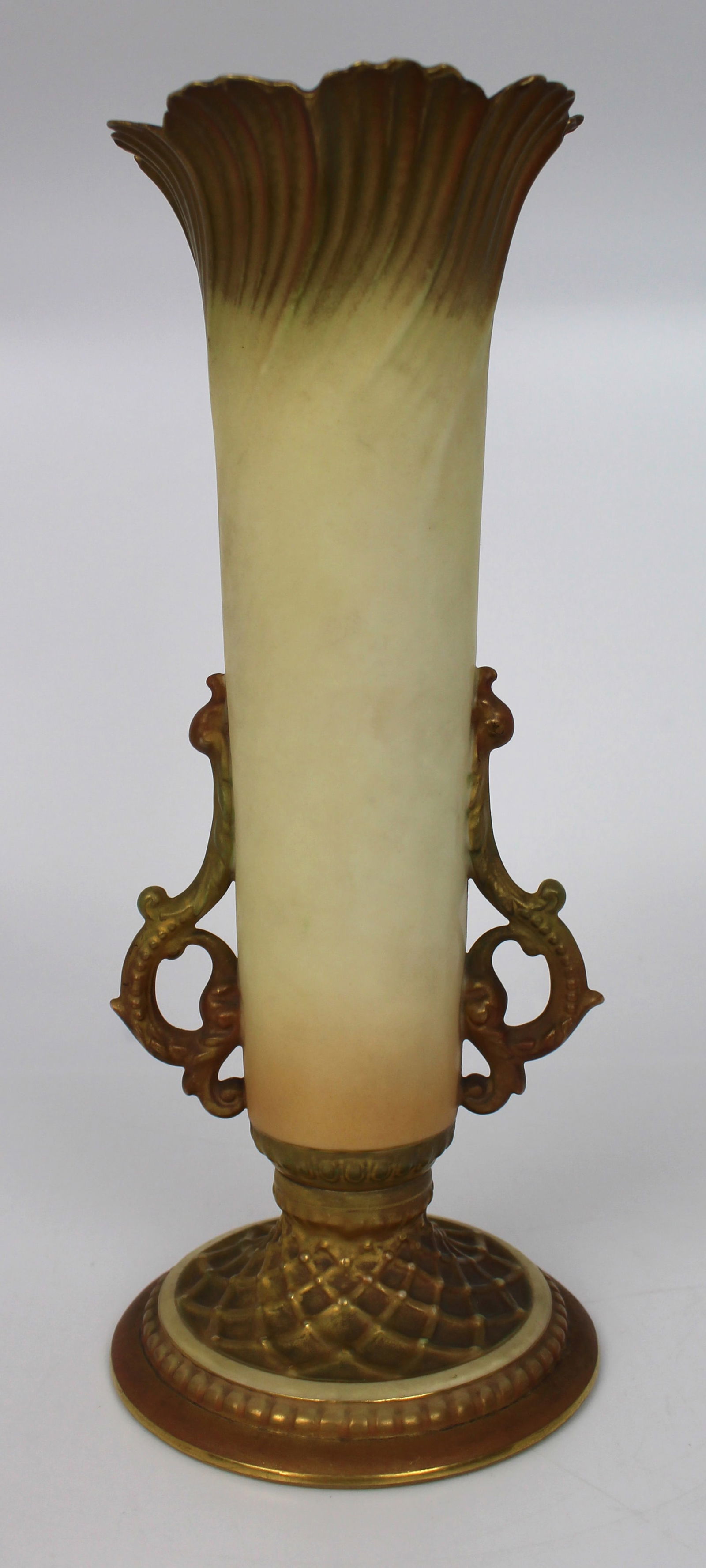 Early 20th c. Royal Worcester Blush Vase: Title: Early 20th c. Royal Worcester Blush Vase Description: Early 20th c. Royal Worcester Blush Vase Early 20th century Royal Worcester blush two handled vase. Blush. Shape co