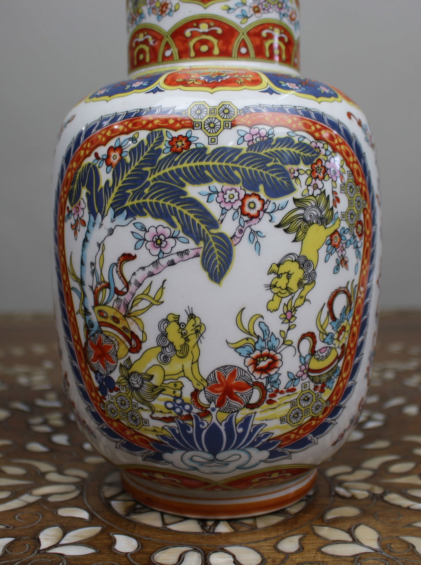 Pair of Vintage Japanese Kutani-Style Porcelain Vases - 4