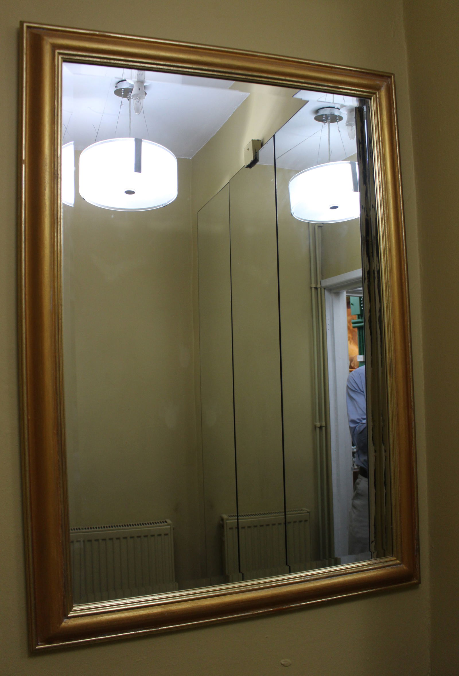 Vintage Gilt Mirror: Title: Vintage Gilt Mirror Description: Measures 74 x 104 cm Condition: Used Location Category:</