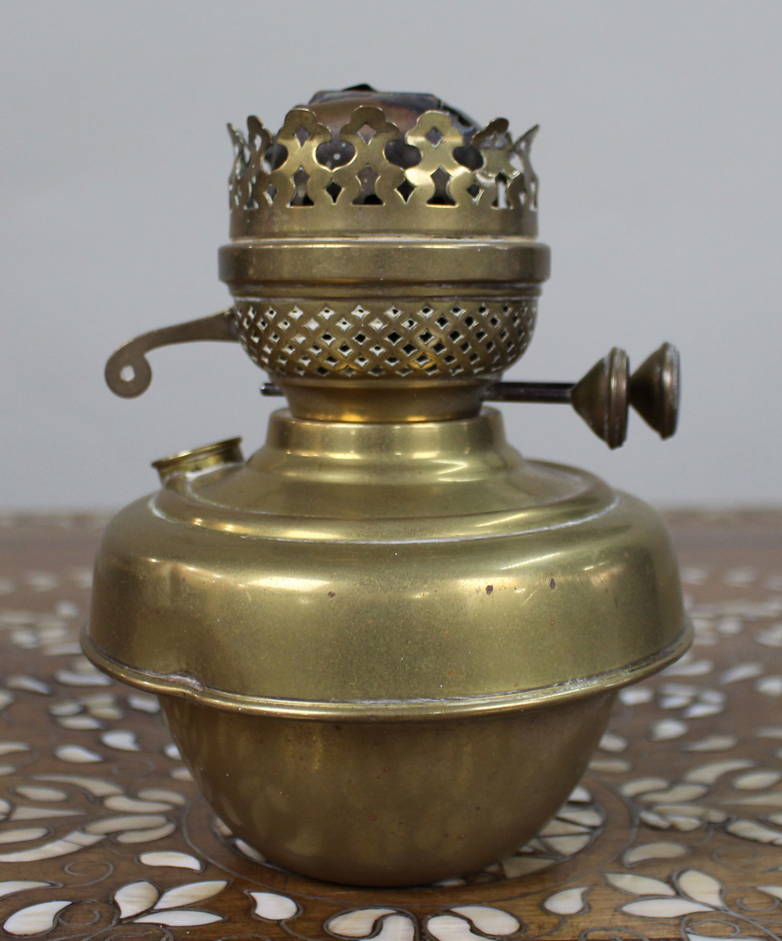 Antique Hinks & Son’s Brass Oil Lamp Font c.1890 - 3