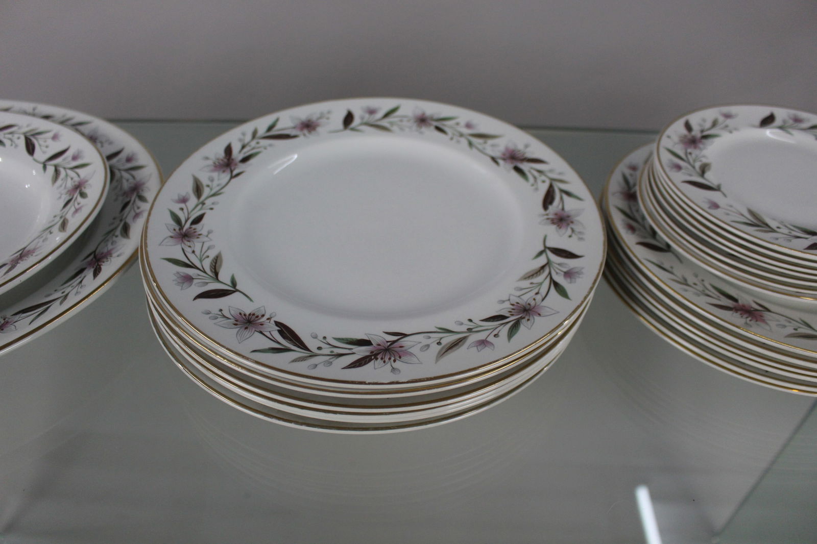 Chinastyle Simpson Potteries Naples Part Dinner Service - 3