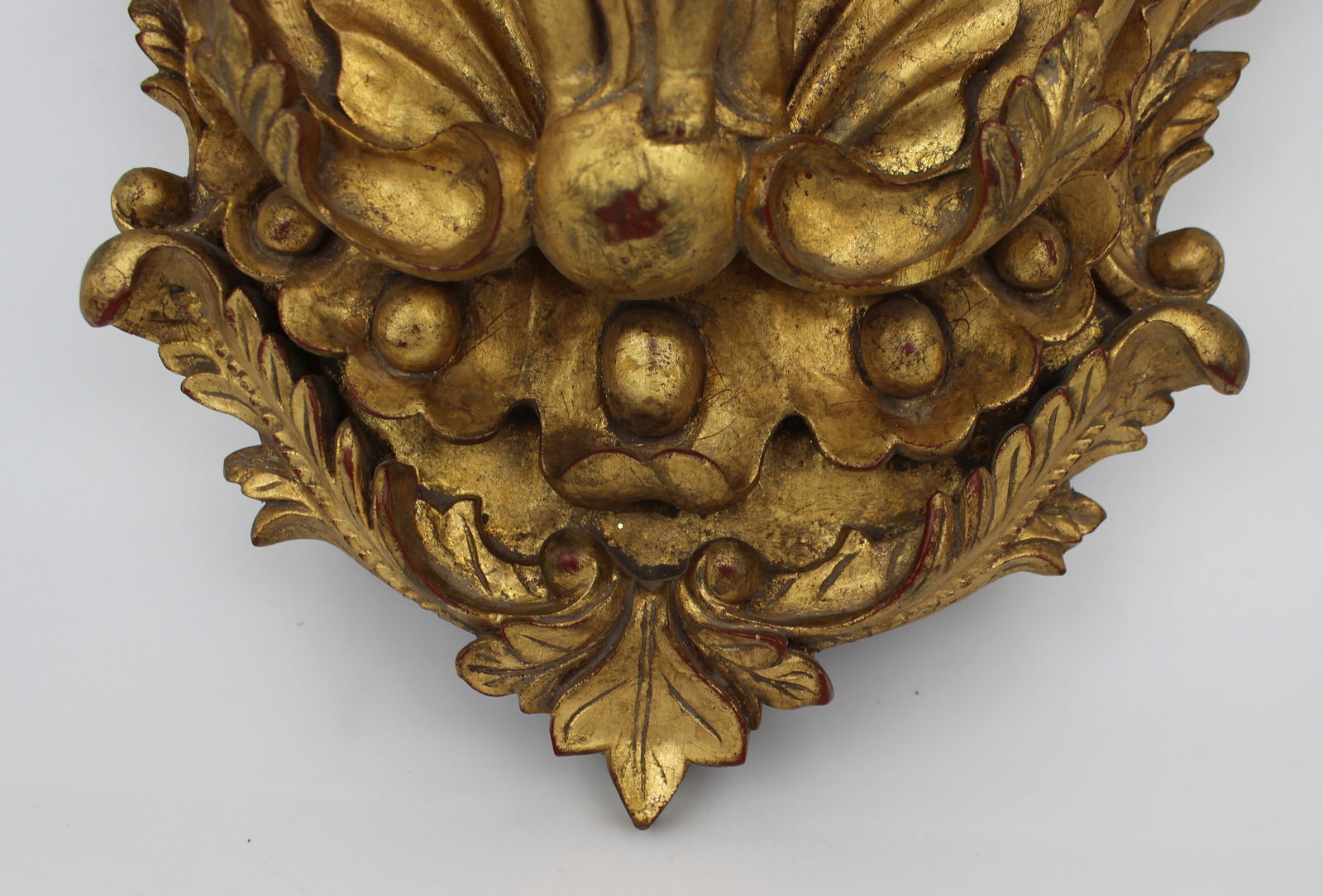 Pair of Carved Giltwood Wall Brackets with Cherub Motifs - 7