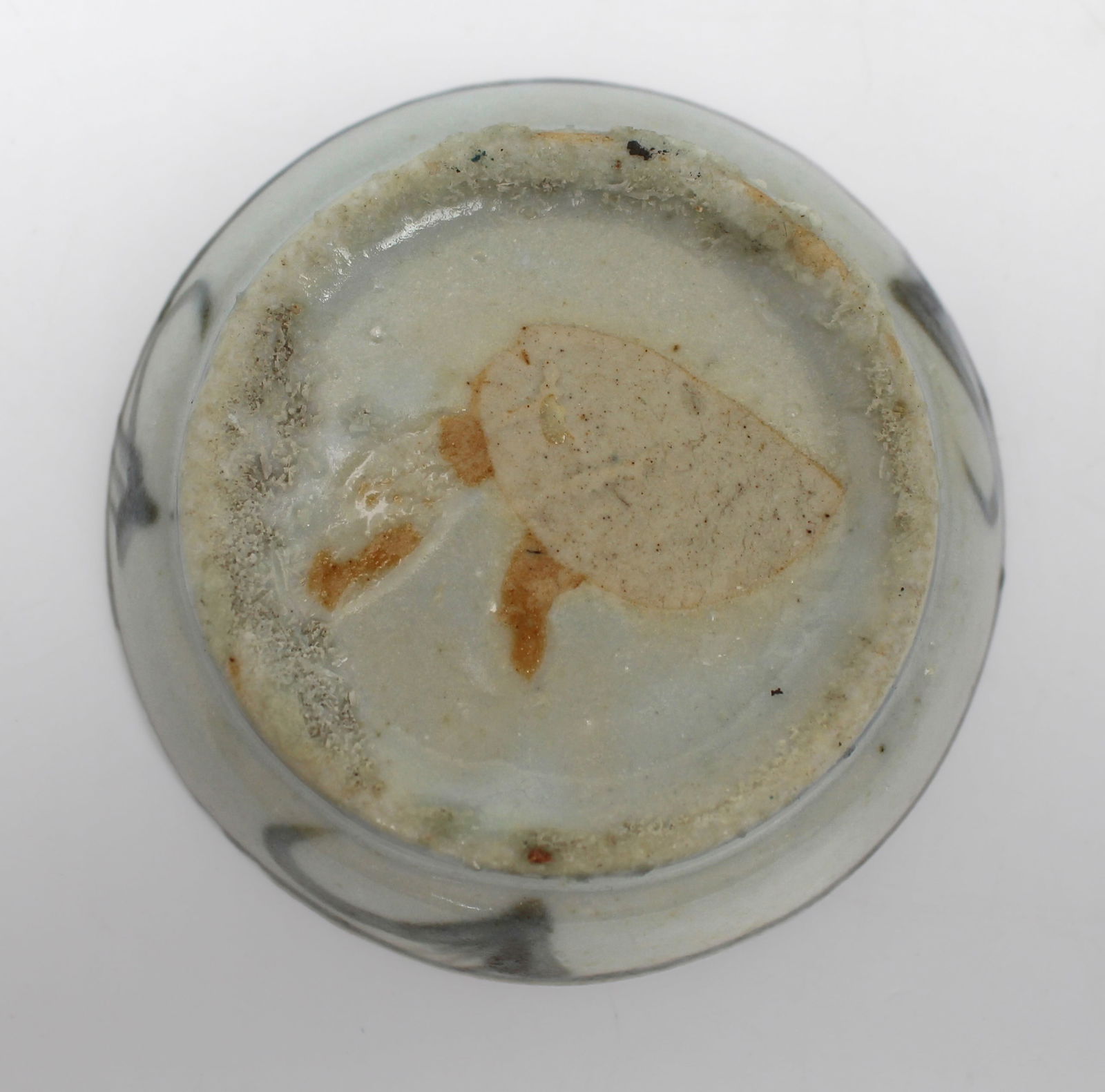 Korean Buncheong Brushwork Dish, Joseon Dynasty (15th–16th Century) - 6