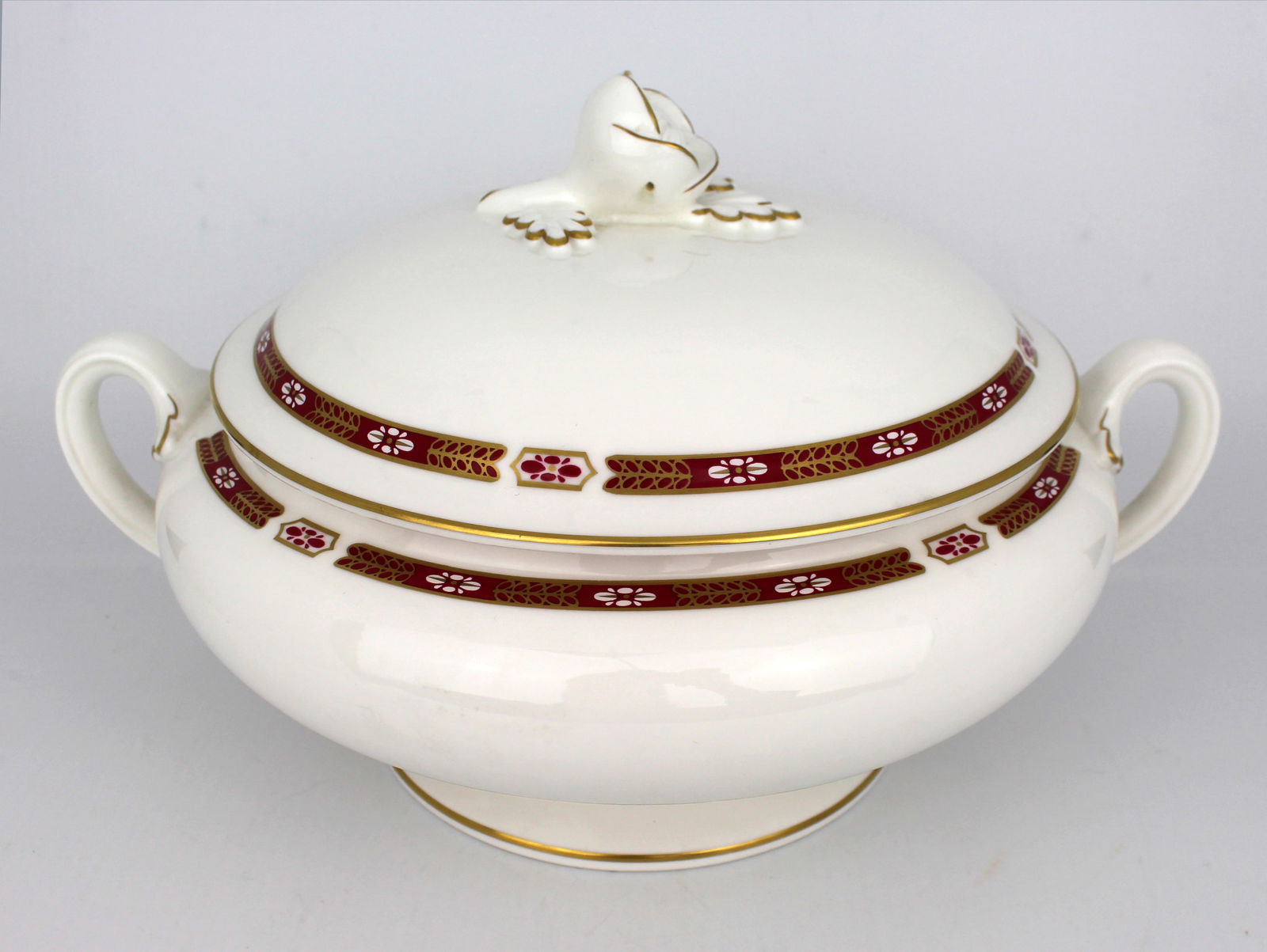 Colelction of Royal Worcester “Grosvenor” Red & White – Sauce Boat & Stand, and Tw - 10