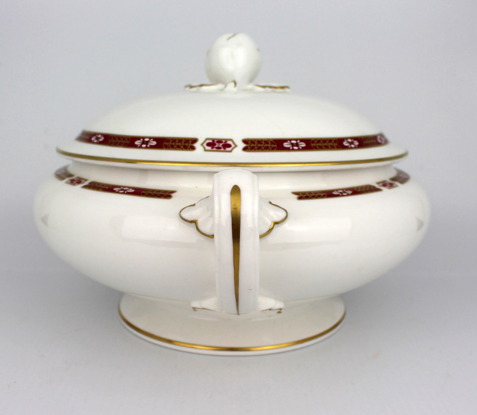 Colelction of Royal Worcester “Grosvenor” Red & White – Sauce Boat & Stand, and Tw - 11