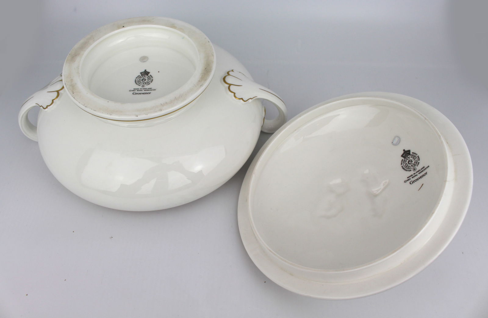 Colelction of Royal Worcester “Grosvenor” Red & White – Sauce Boat & Stand, and Tw - 13