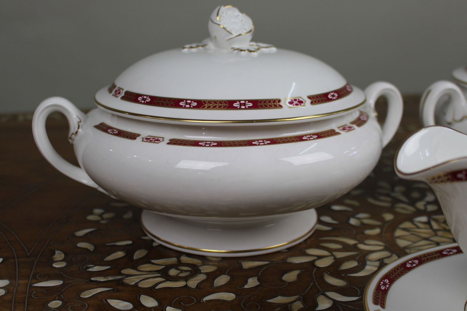 Colelction of Royal Worcester “Grosvenor” Red & White – Sauce Boat & Stand, and Tw - 4