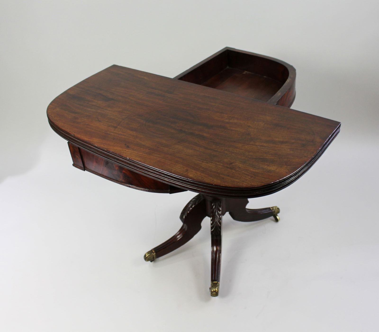 Early 19th Century English Flame Mahogany Fold-Over Tea Table - 5