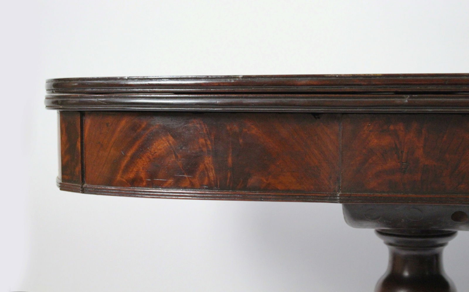 Early 19th Century English Flame Mahogany Fold-Over Tea Table - 7