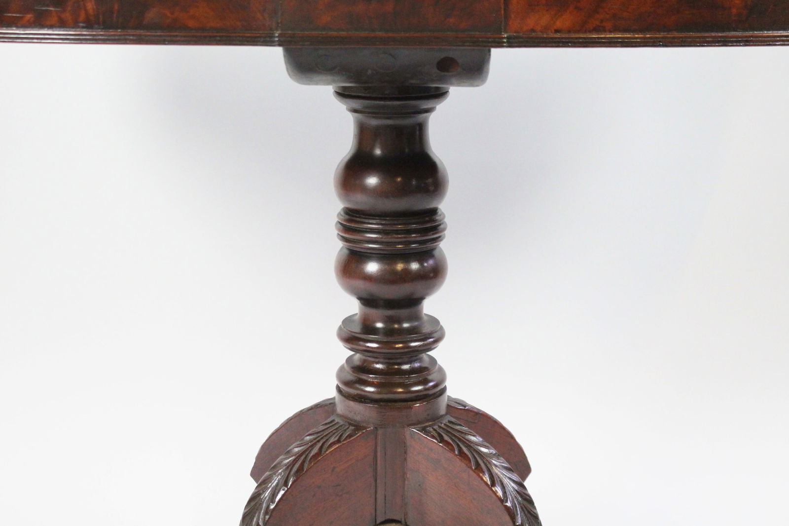 Early 19th Century English Flame Mahogany Fold-Over Tea Table - 9