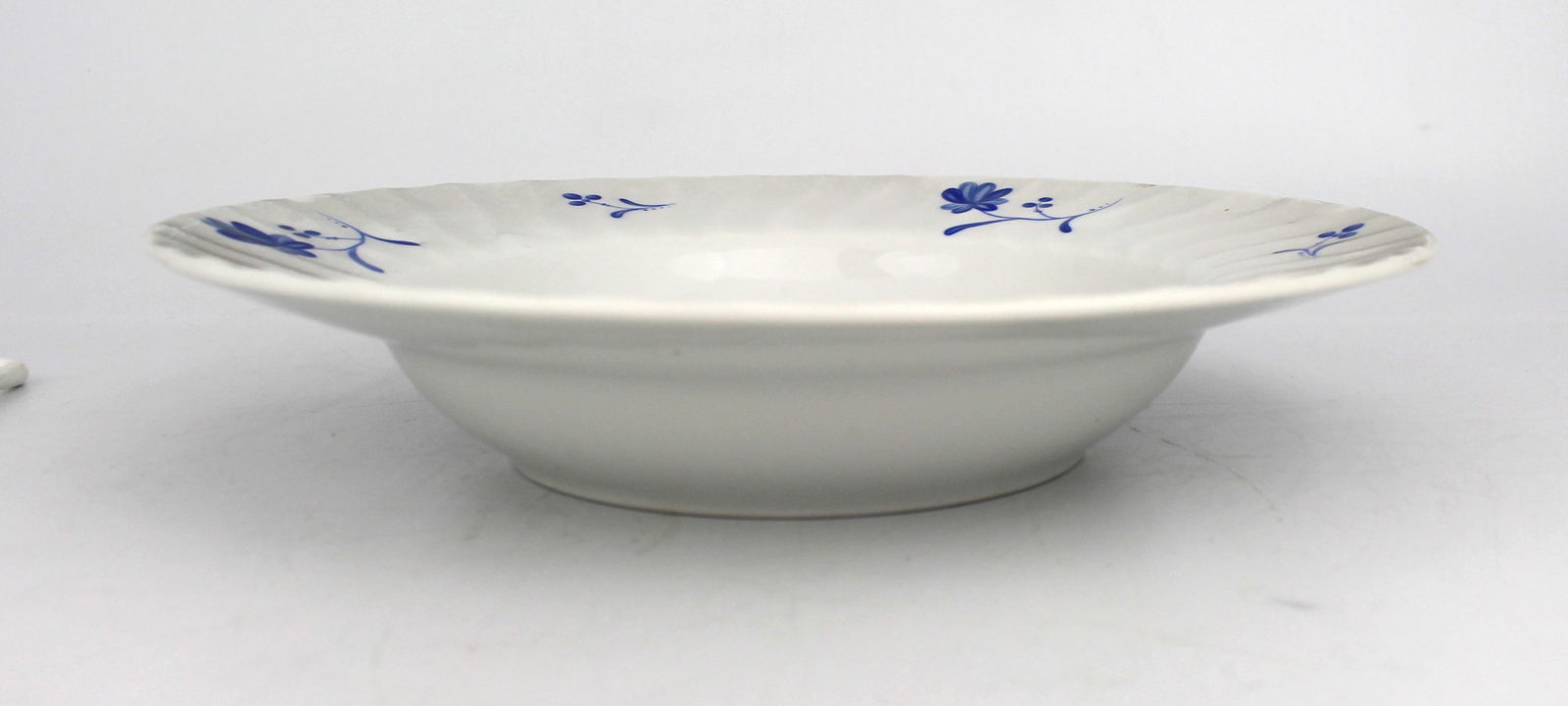 Royal Worcester “Blue Bow” Dinner Service – Plates & Tureen - 10