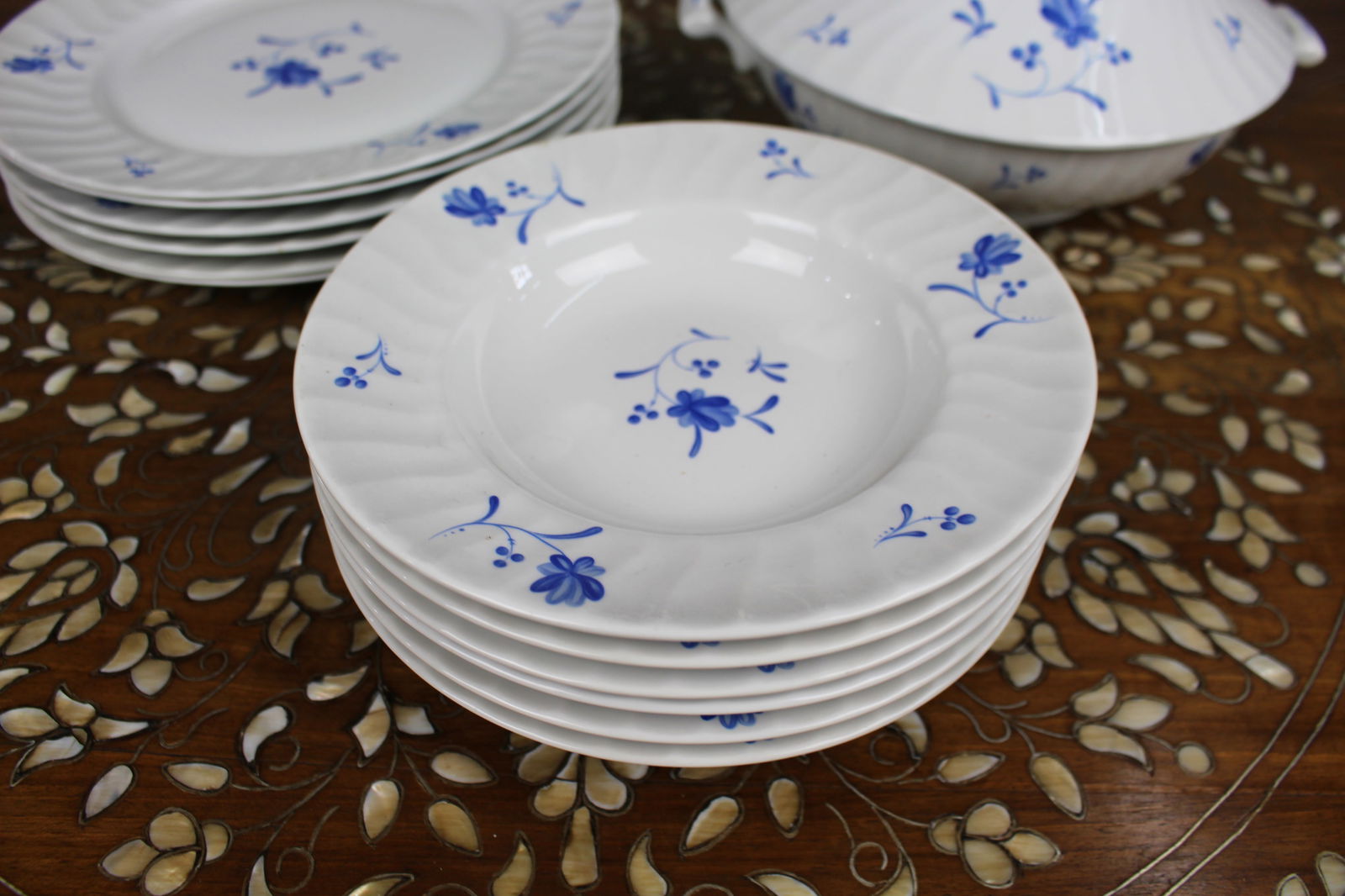 Royal Worcester “Blue Bow” Dinner Service – Plates & Tureen - 2