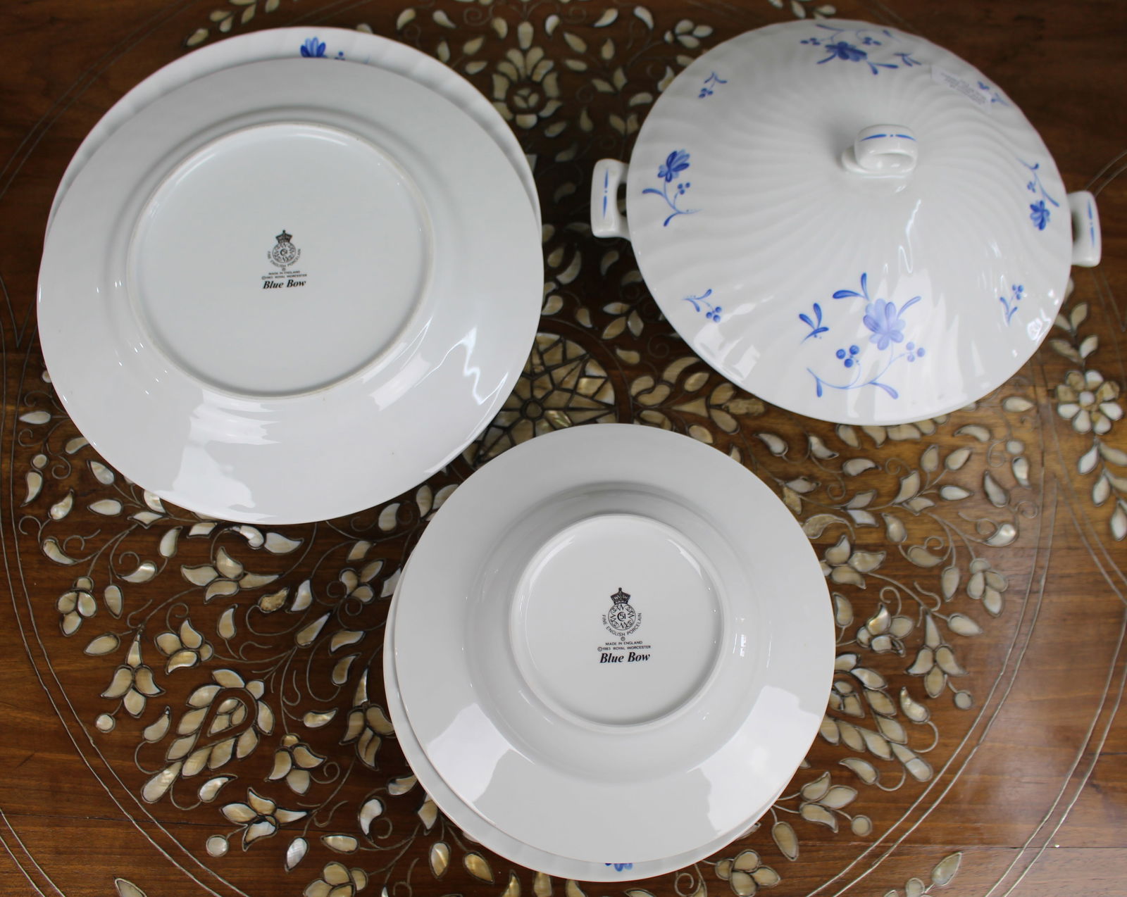 Royal Worcester “Blue Bow” Dinner Service – Plates & Tureen - 5