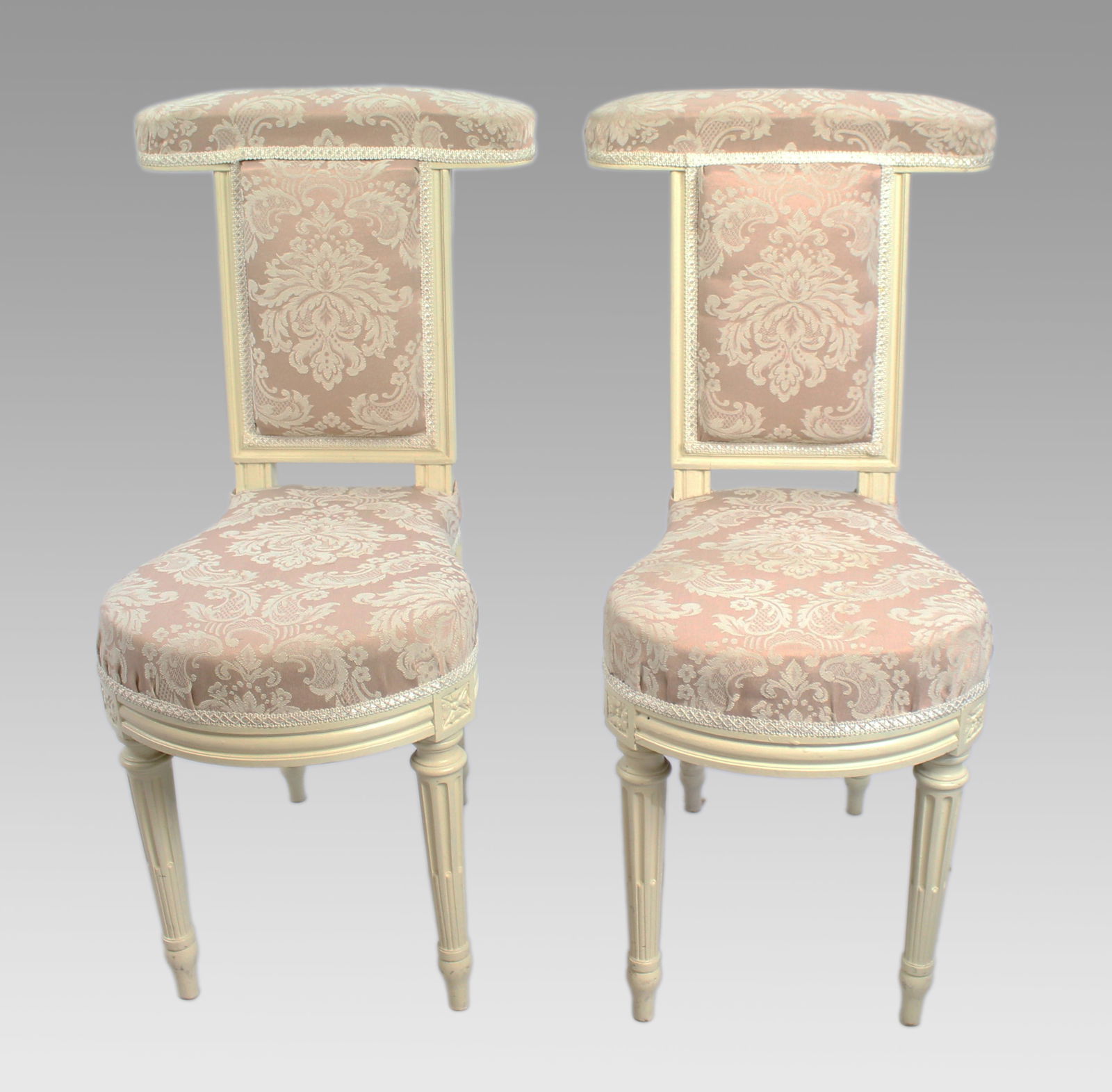 Pair of Early 19th Century French Louis XVI Revival ‘Voyeuse’ Chairs - 2