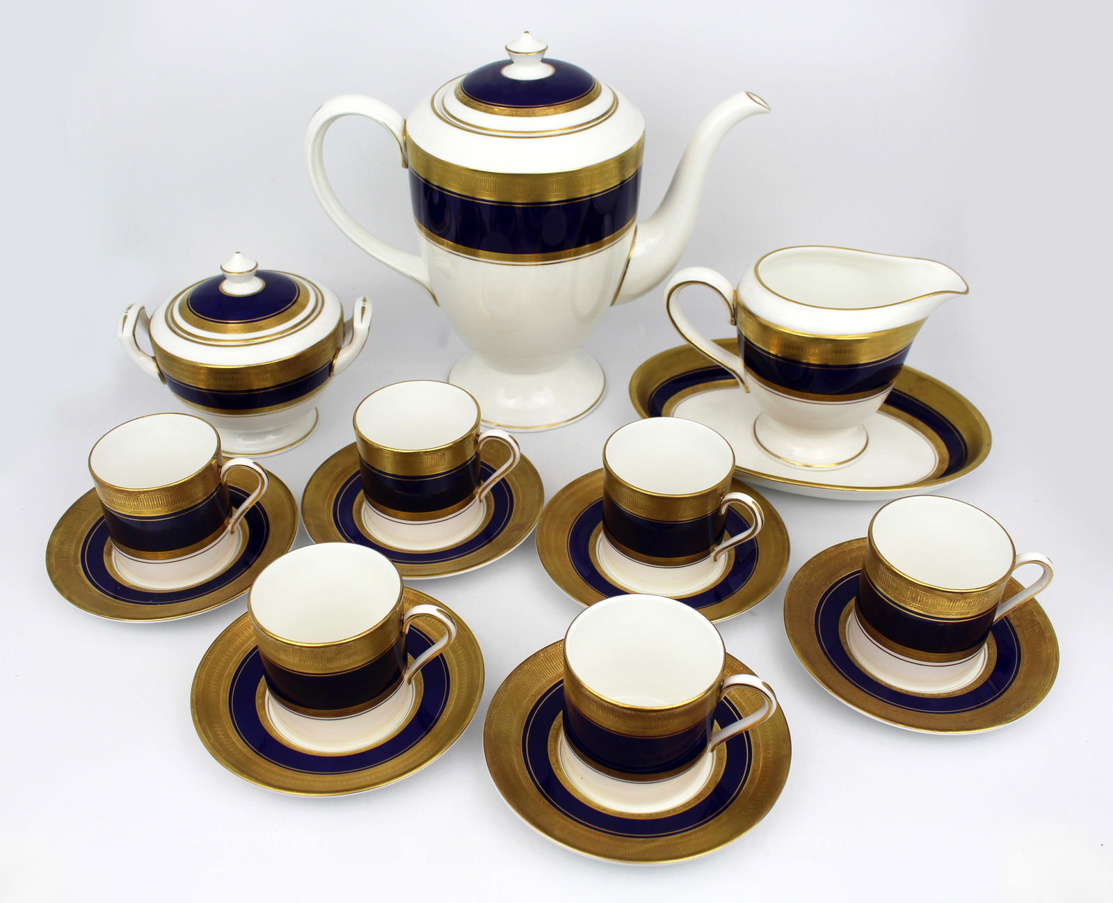Royal Worcester Malvern Blue Coffee Service: Title: Royal Worcester Malvern Blue Coffee Service Description: Royal Worcester Malvern Blue Coffee Set – c.1950s A smart Royal Worcester porcelain coffee service in the 'Malvern