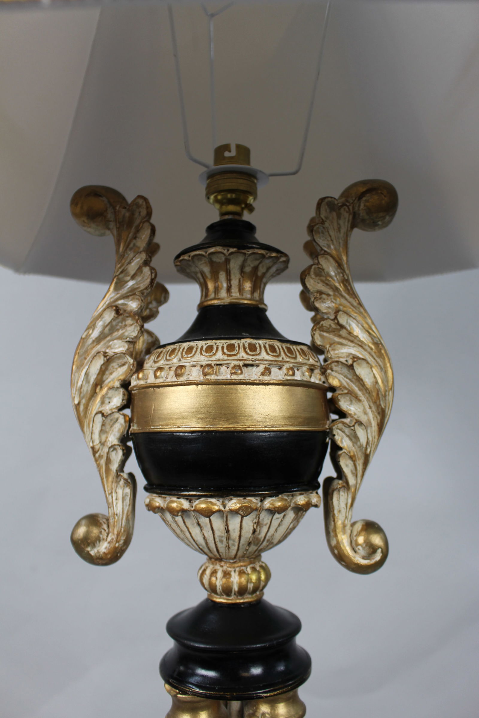 Neoclassical Style Giltwood and Ebonised Table Lamp - 3
