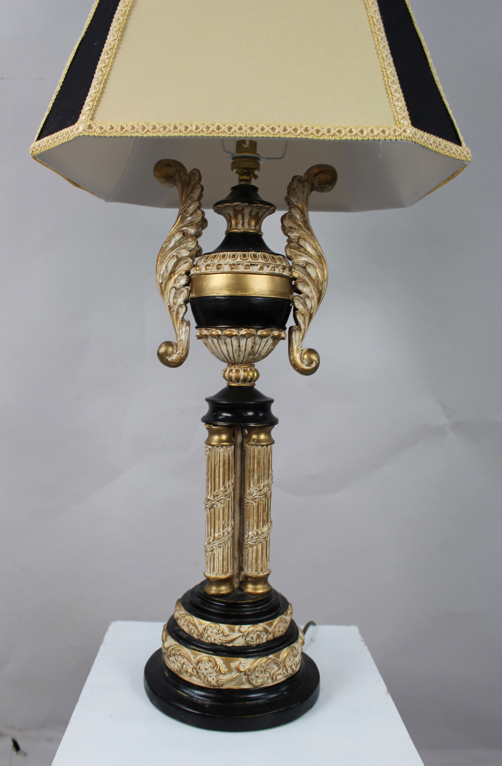 Neoclassical Style Giltwood and Ebonised Table Lamp - 4