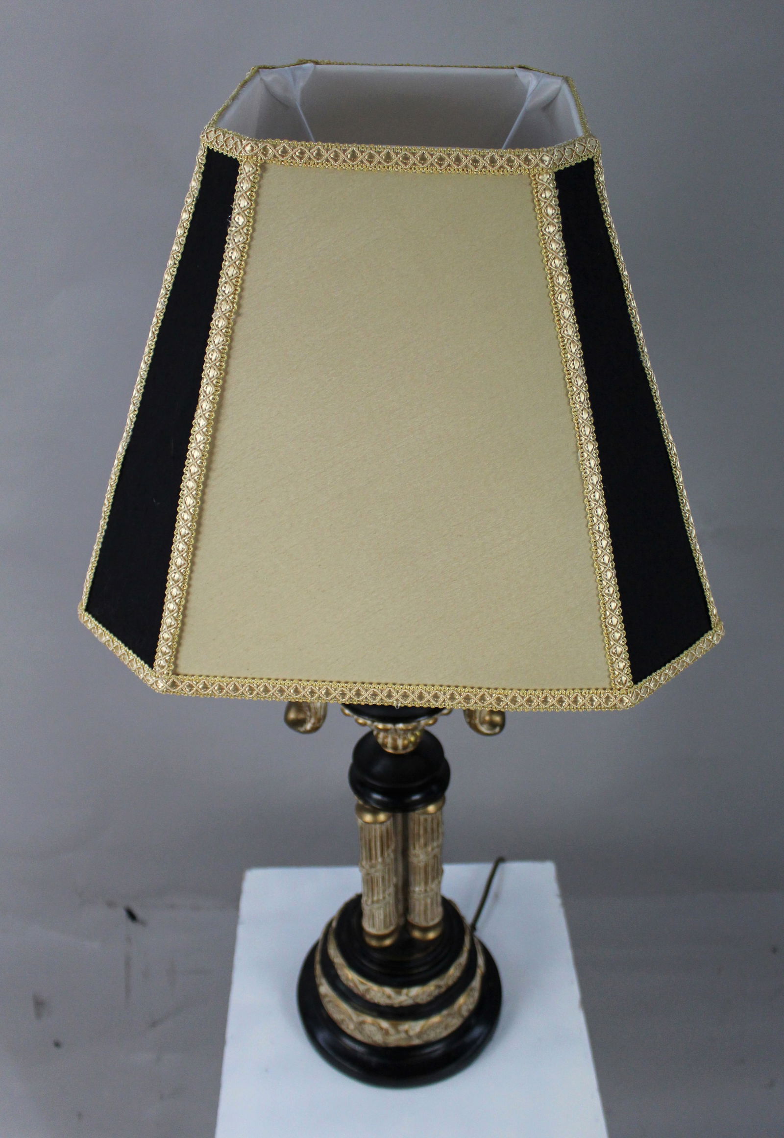 Neoclassical Style Giltwood and Ebonised Table Lamp - 5