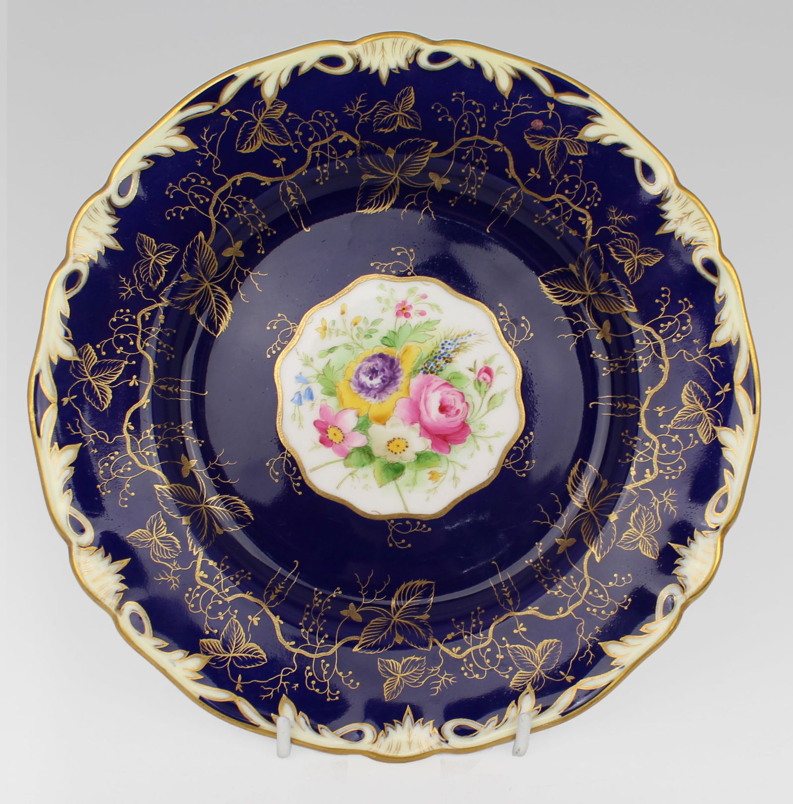 Royal Worcester Cabinet Plate – 1935: Title: Royal Worcester Cabinet Plate – 1935 Description: Royal Worcester Cabinet Plate – 1935 A fine Royal Worcester porcelain cabinet plate, dated 1935. The plate featur