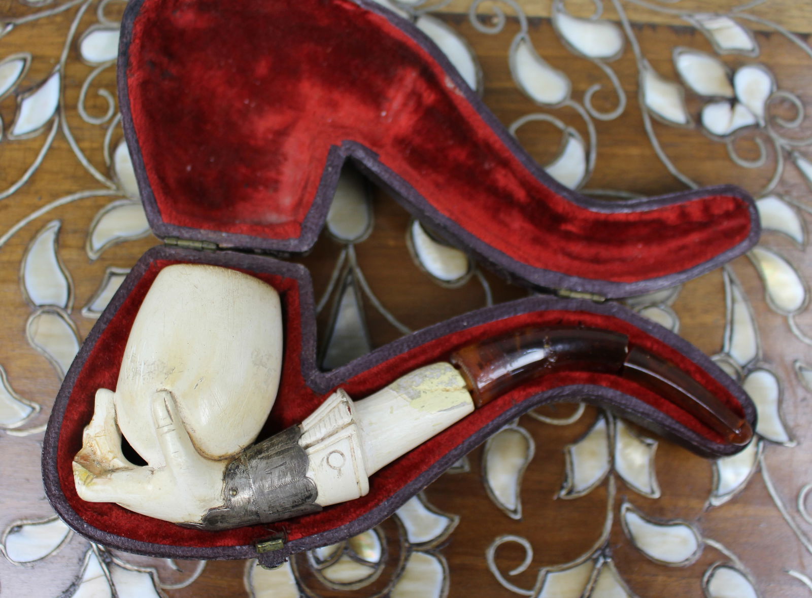 Antique Meerschaum Pipe in Fitted Case – Hand and Goblet Design - 2
