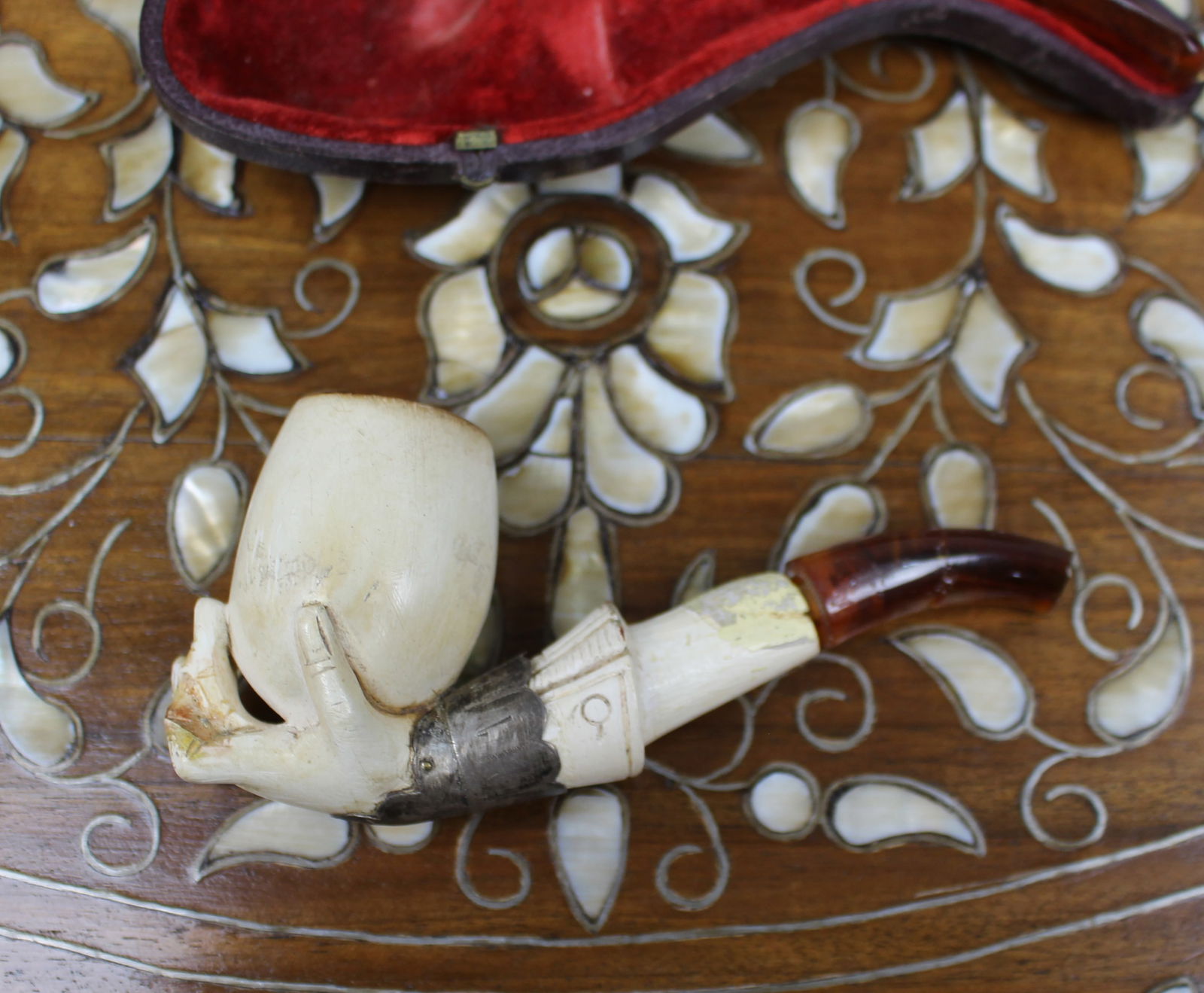 Antique Meerschaum Pipe in Fitted Case – Hand and Goblet Design - 3