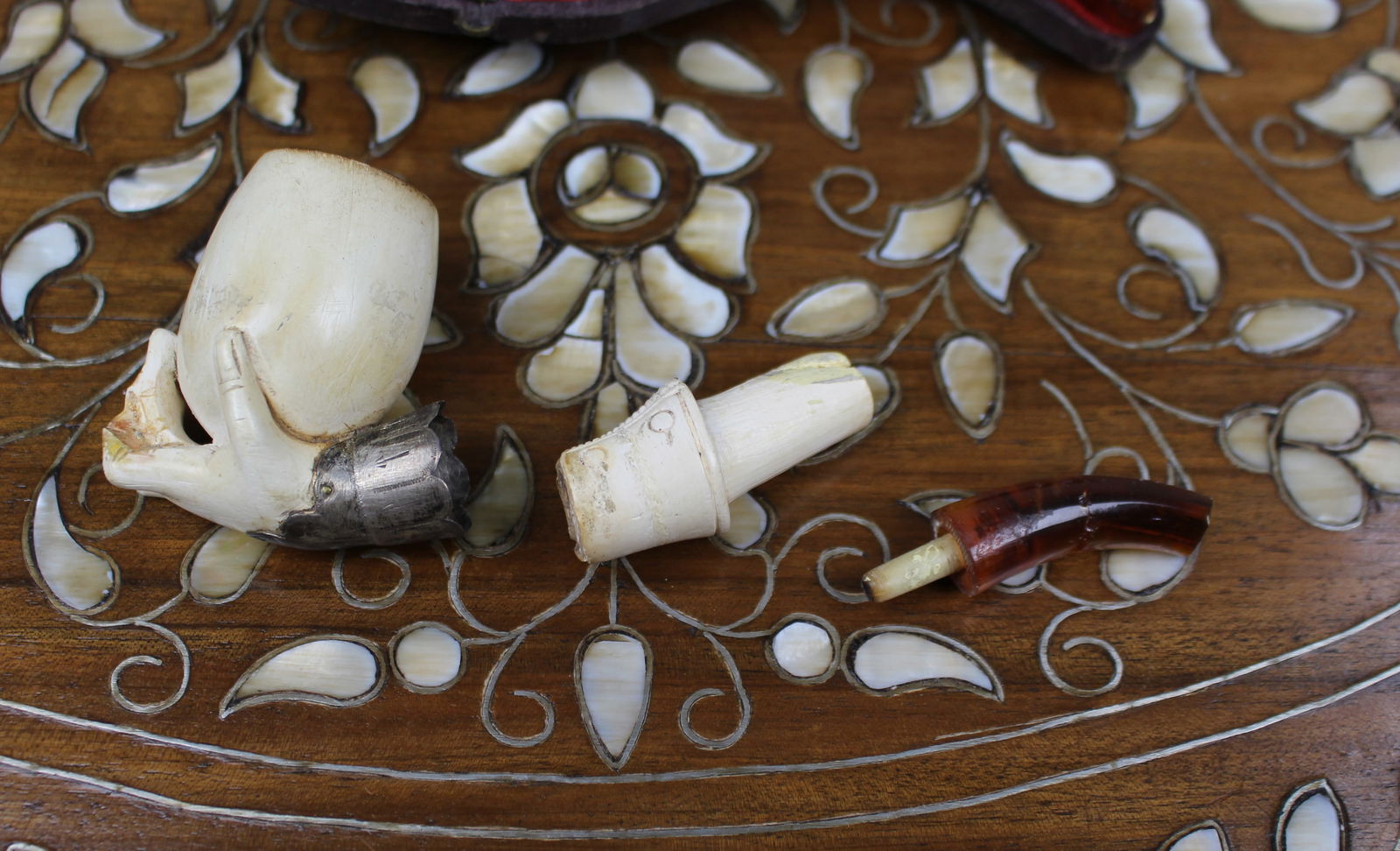 Antique Meerschaum Pipe in Fitted Case – Hand and Goblet Design - 4