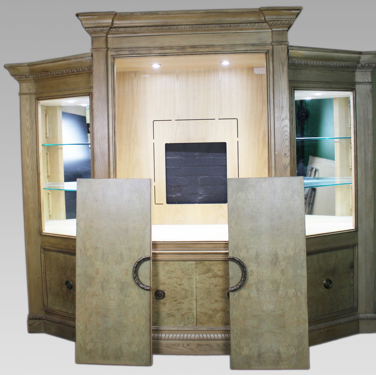 Quality Fitted Pediment Cabinet Unit by Drexel Heritage: Title: Quality Fitted Pediment Cabinet Unit by Drexel Heritage Description: Architectural Breakfront Display Cabinet by Drexel Heritage, USA, Late 20th Century A substantial