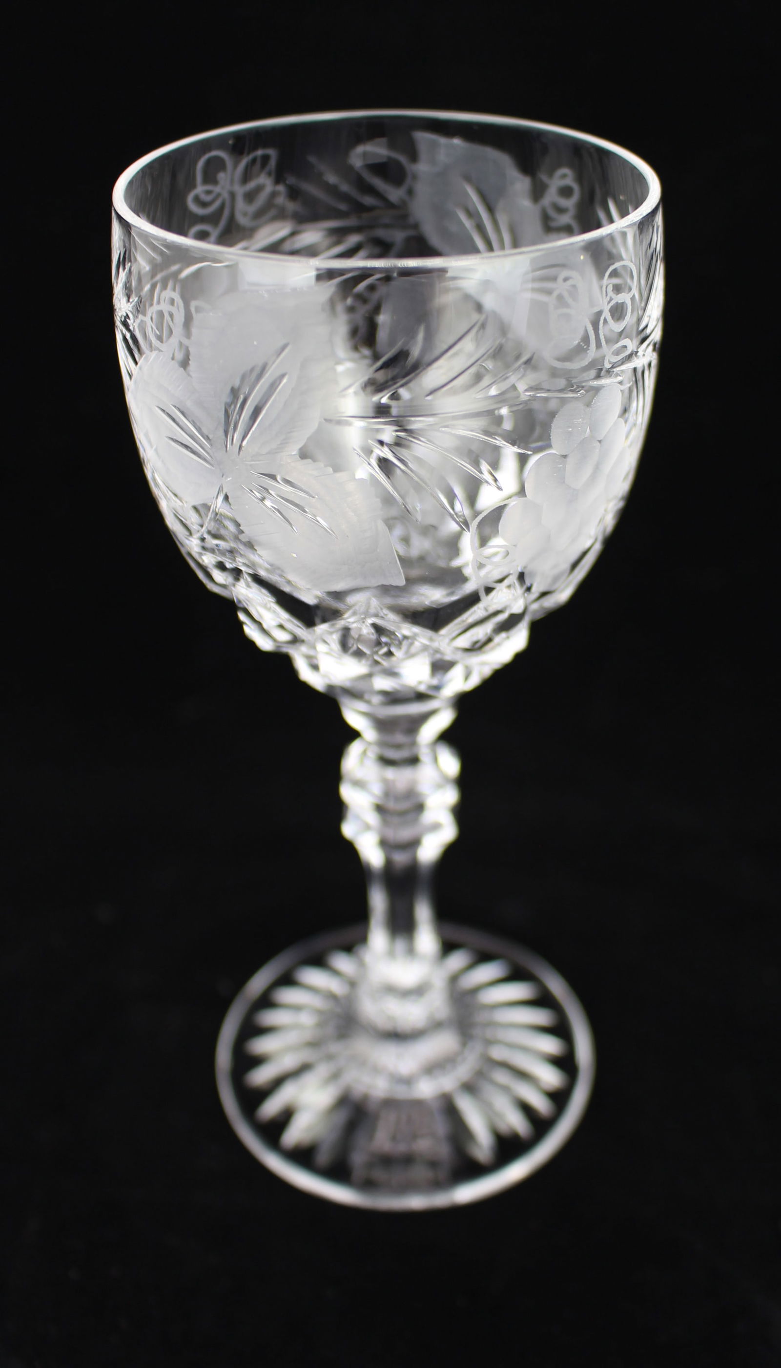 Set of 6 Brier Glass Vine Pattern Wine Glasses - 4