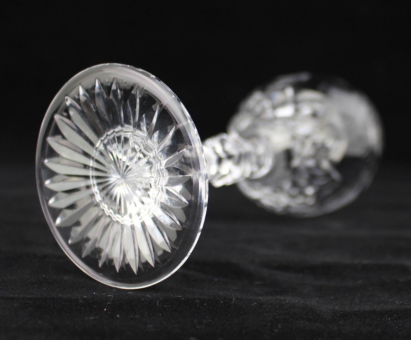 Set of 6 Brier Glass Vine Pattern Wine Glasses - 5