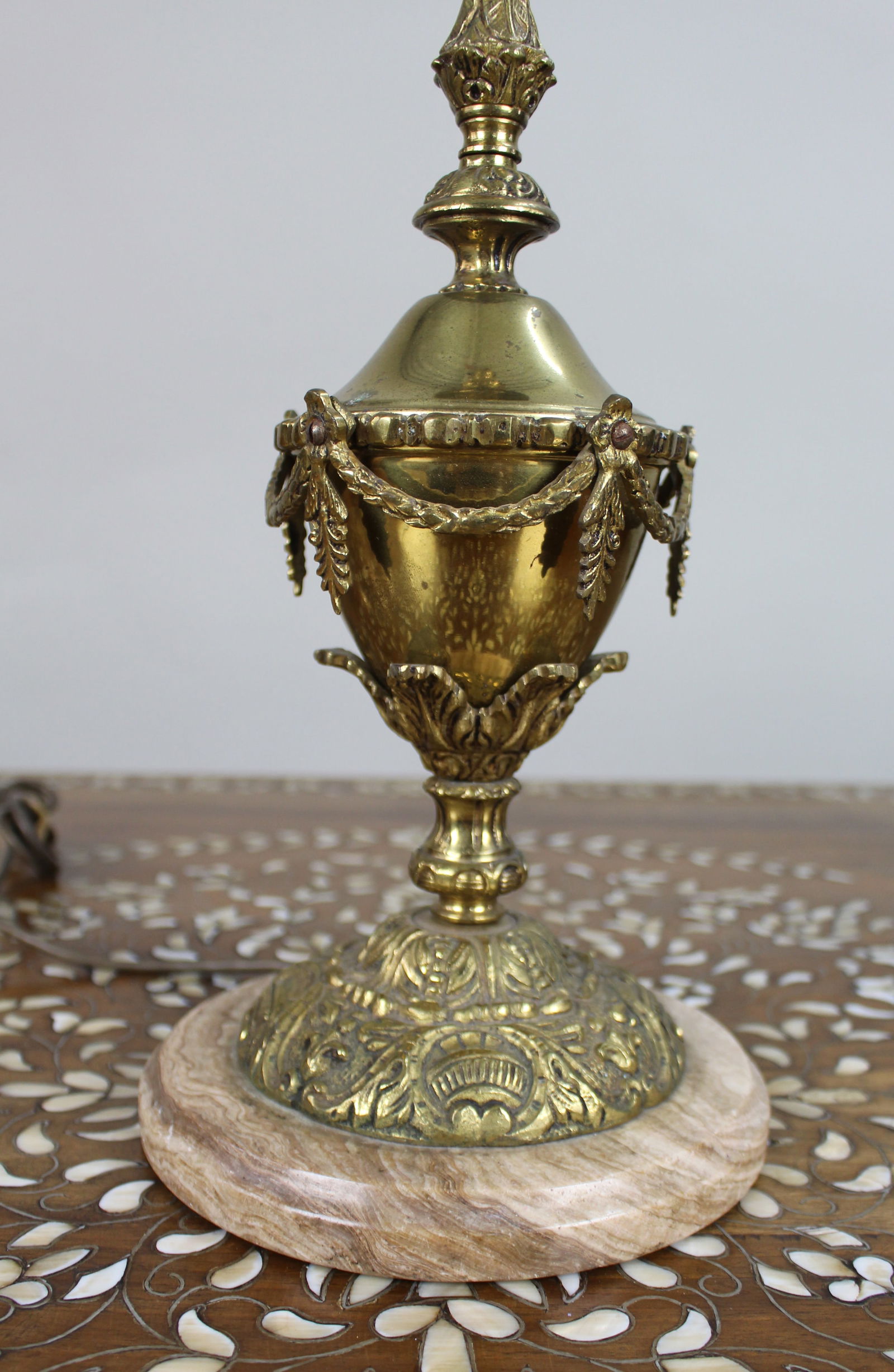 Vintage Neoclassical Style Gilt Metal and Marble Table Lamp - 4
