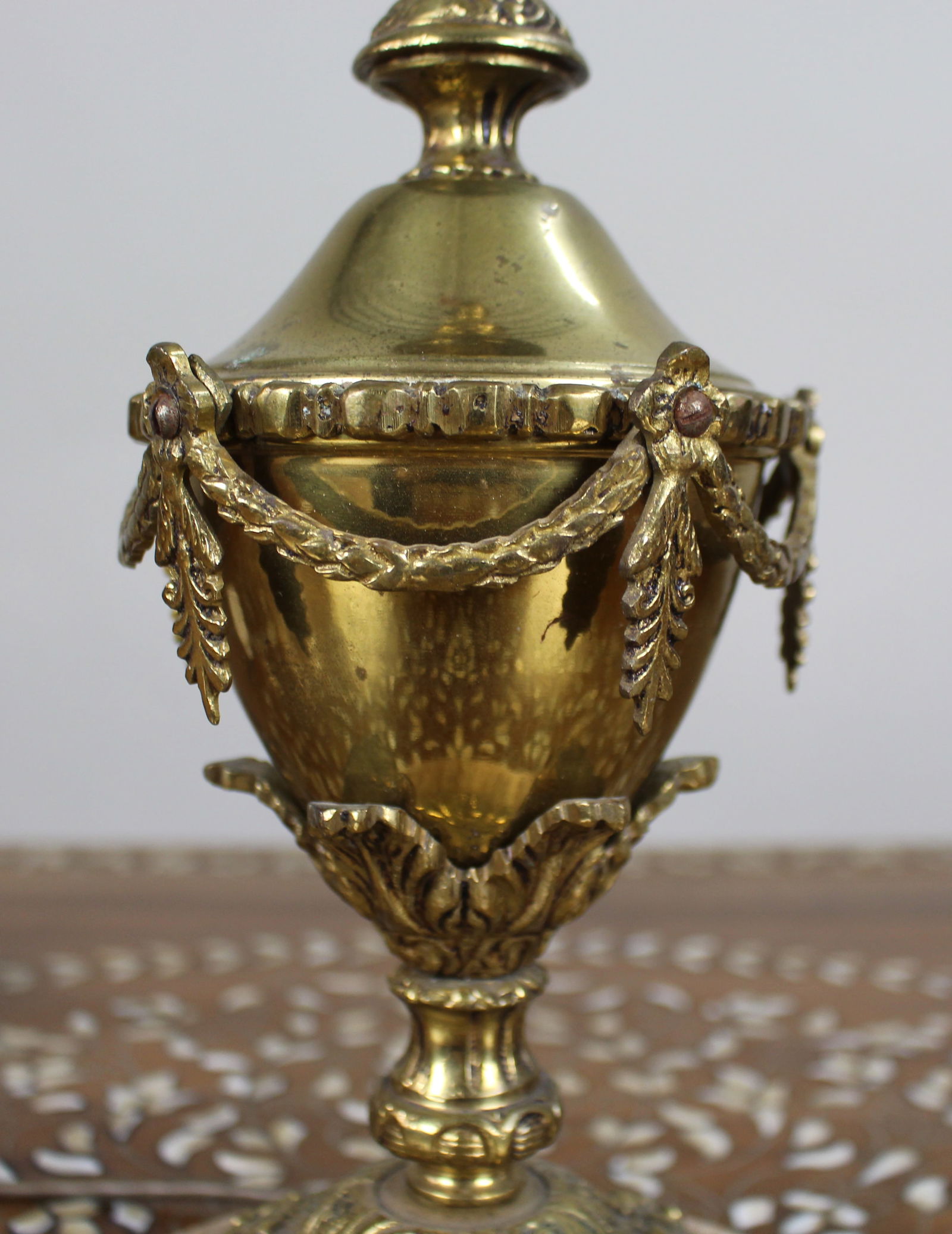 Vintage Neoclassical Style Gilt Metal and Marble Table Lamp - 6