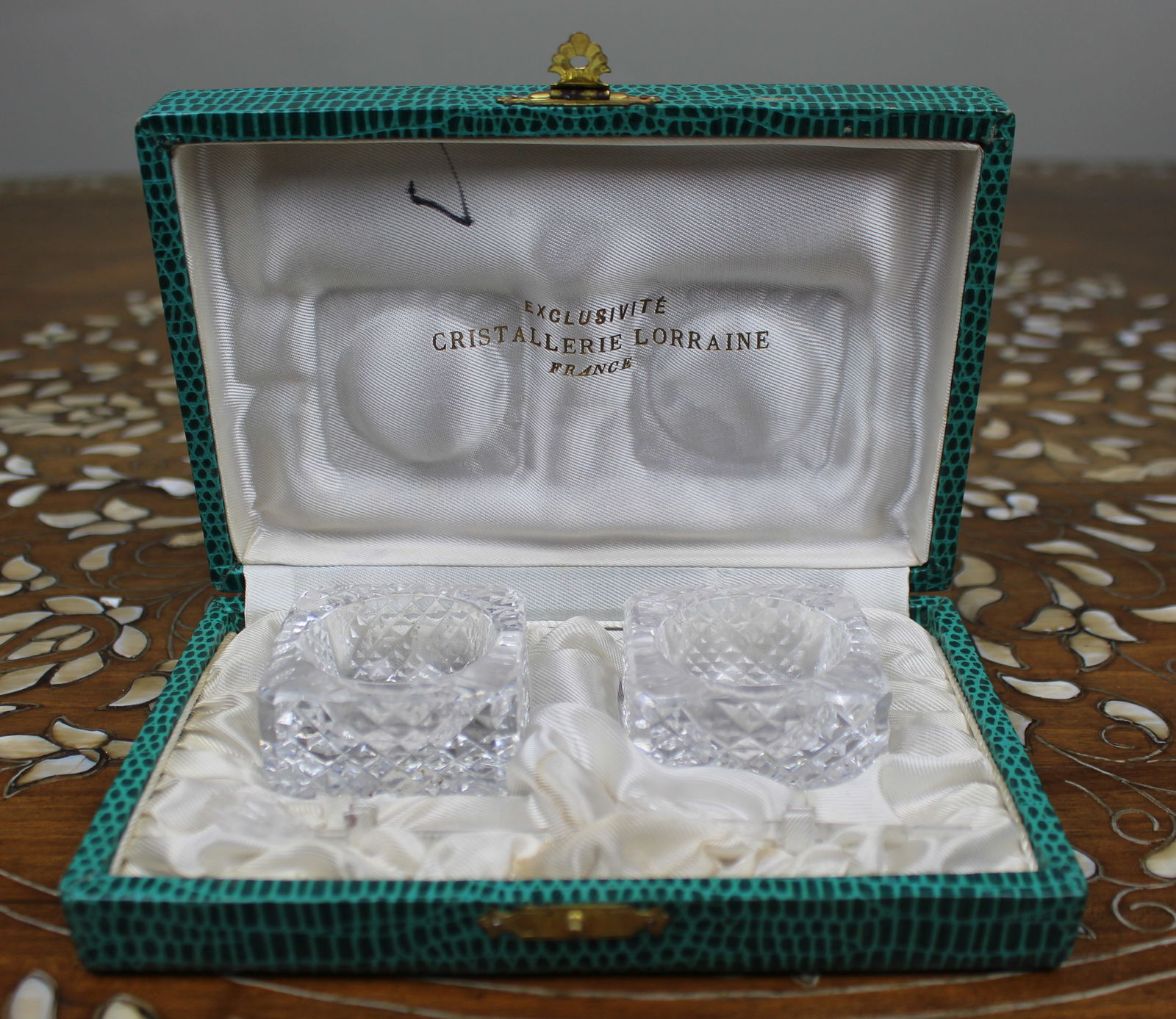 Cased Vintage French Cut Crystal Open Salts by Cristallerie Lorraine: Title: Cased Vintage French Cut Crystal Open Salts by Cristallerie Lorraine Description: Cased Vintage French Cut Crystal Open Salts by Cristallerie Lorraine A fine quality boxed pair of French