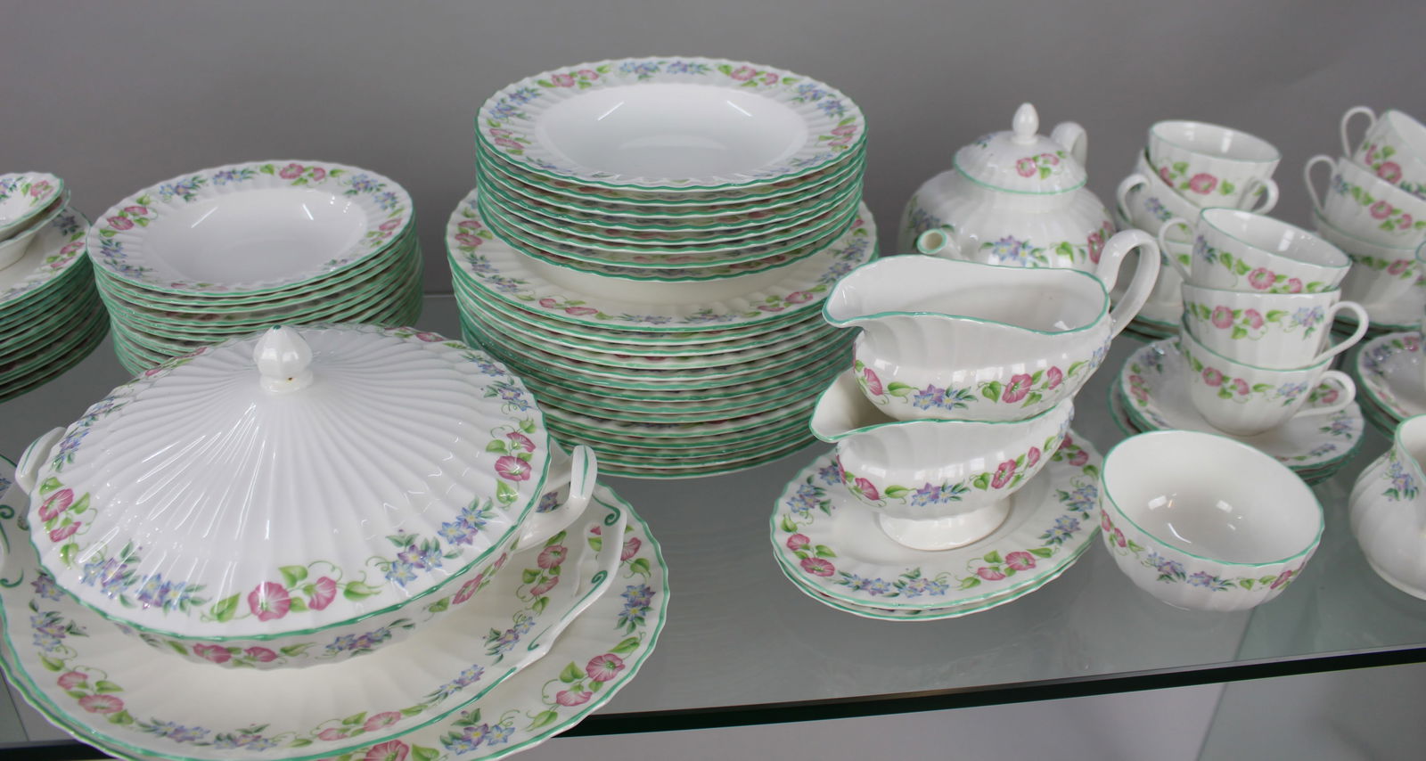 Royal Worcester English Garden 12 Place Dinner Service - 4