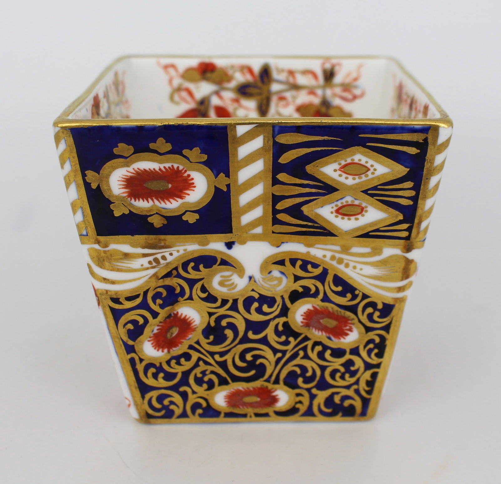 Davenport Imari Square Tapered Vase c.1880: Title: Davenport Imari Square Tapered Vase c.1880 Description: Davenport Imari Tapered Square Vase c.1880 A finely hand-painted square porcelain vase by Davenport, Longport, Staffordshi