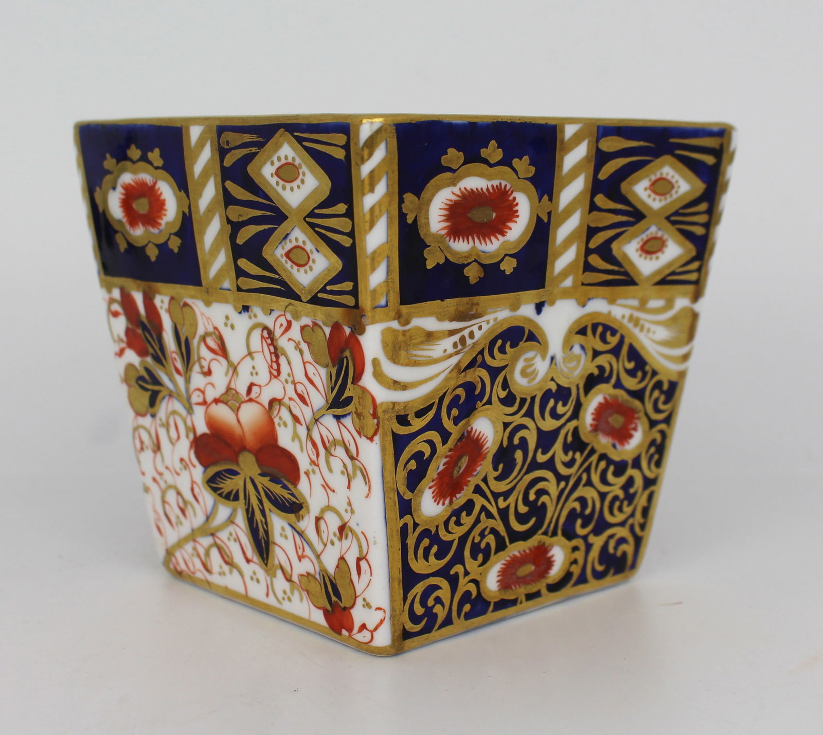 Davenport Imari Square Tapered Vase c.1880 - 3