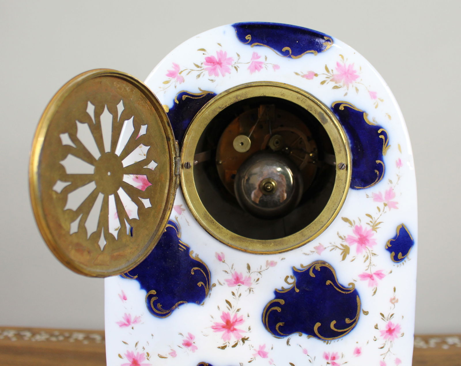 Mid-19th Century French Porcelain Rococo Revival Mantel Clock - 7