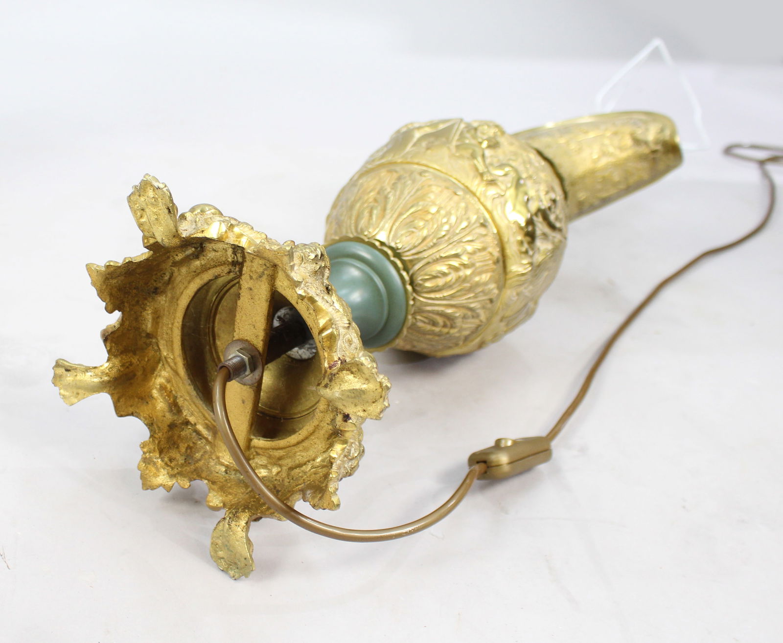 Fine Pair of Late 19th Century Ormolu Ewer Form Table Lamps, c.1890 - 7