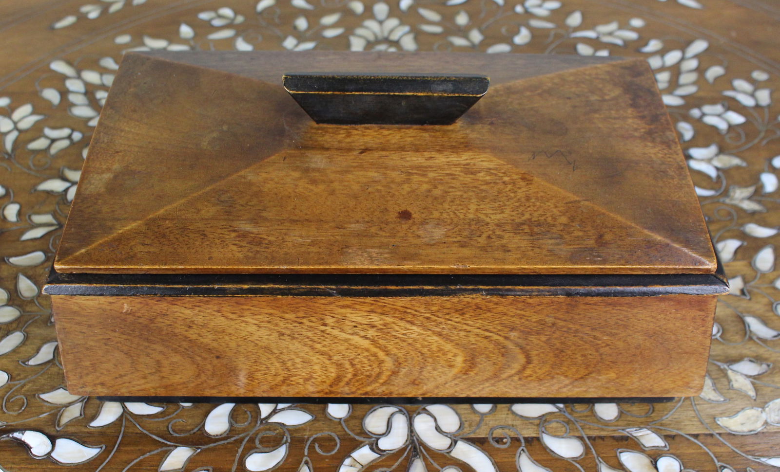 Early 20th Century Arts & Crafts Walnut Box - 2
